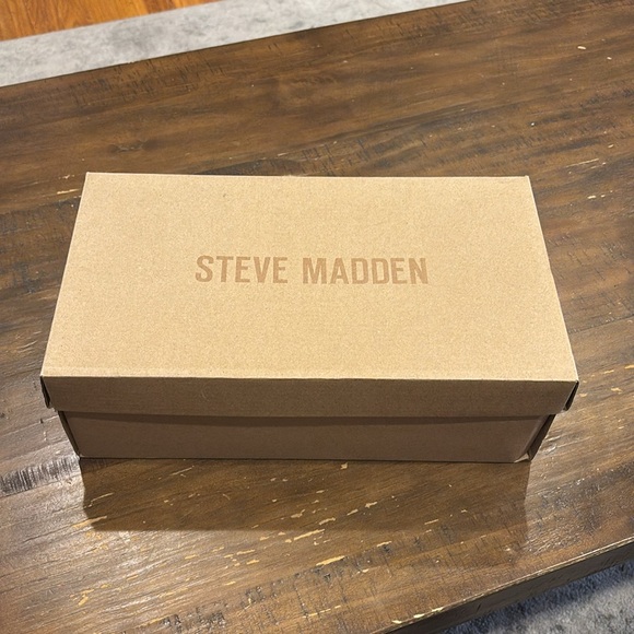 NWT Steve Madden Bond Heels in White - Picture 8 of 8